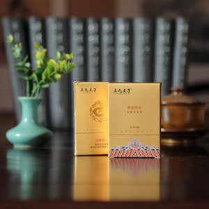 真龍?zhí)熳狱S金明水（古黑烏龍）