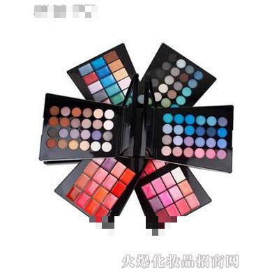 ISMINE伊姿蔓132色啞光珠光大地色眼影盤