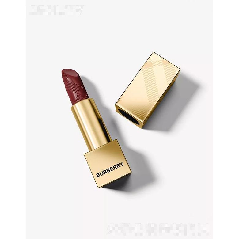 博柏利之吻晶潤凝彩唇膏 - 大不列顛紅 97 號 勾勒唇型別具一格的持久妝容
