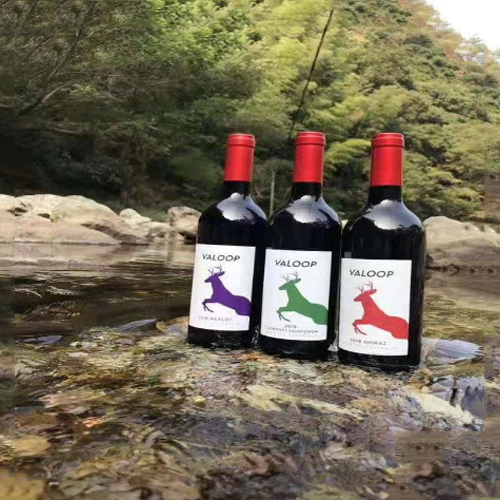 瓦洛浦彩鹿美樂干紅葡萄酒2.png